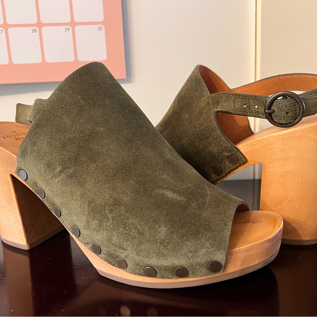 Szane Les Souliers - Olive Suede Clog Sandal With Wood Heel
